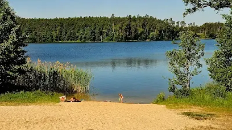 Plaża główna jeziora Partęczyny