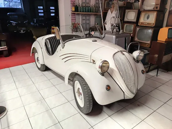 Muzeum Motoryzacji i Techniki w Otrębusach