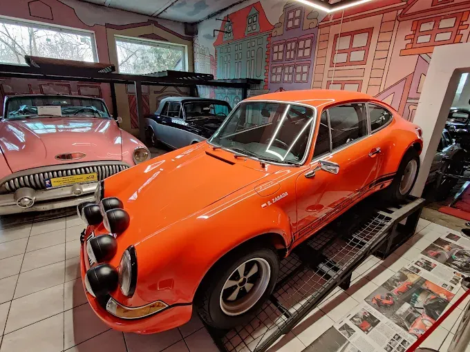 Muzeum Motoryzacji i Techniki w Otrębusach