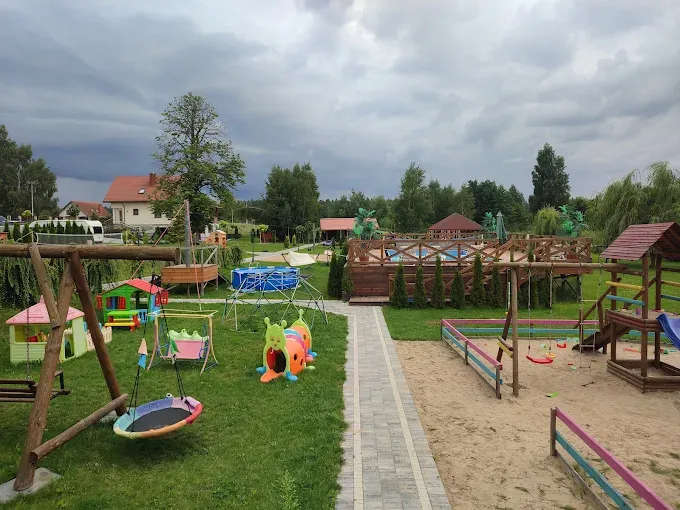 ZIELONA DOLINA Kompleks dla rodzin z dziećmi. Domki Mazury na wynajem.