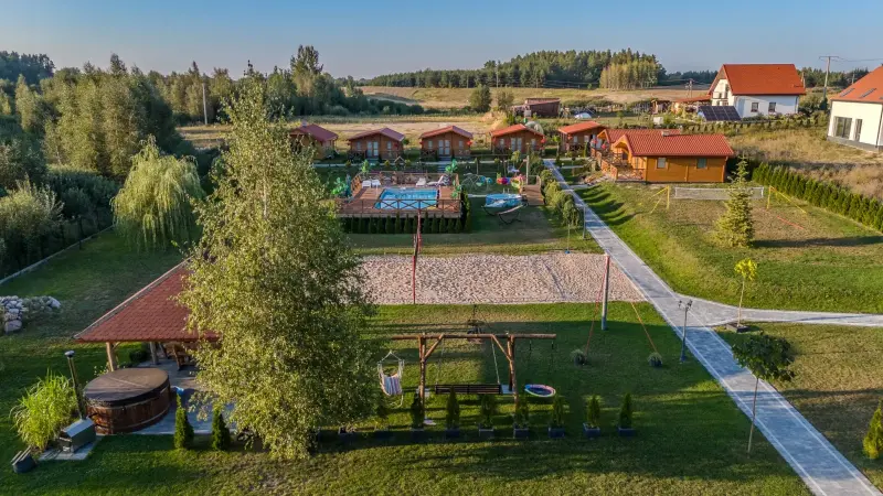 ZIELONA DOLINA Kompleks dla rodzin z dziećmi. Domki Mazury na wynajem.