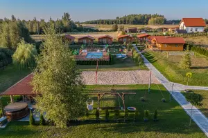 ZIELONA DOLINA Kompleks dla rodzin z dziećmi. Domki Mazury na wynajem.