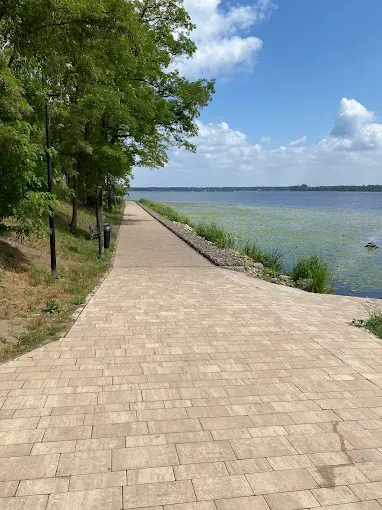 Trakt pieszo-rowerowy nad Zalewem