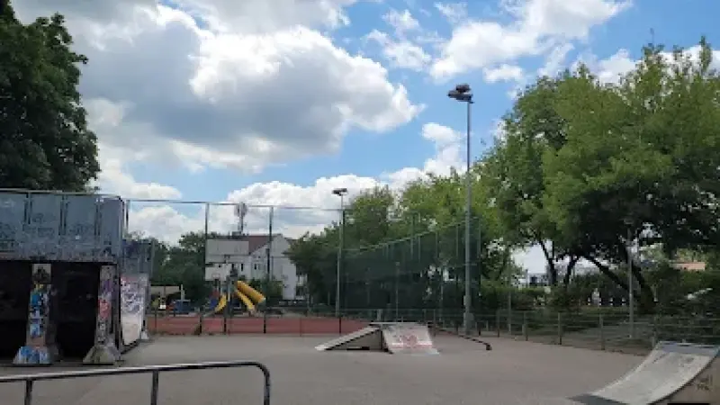 Skatepark i plac zabaw