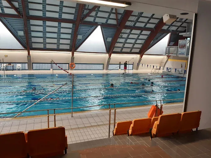 Pływalnia Dzielnicowy Ośrodek Sportu i Rekreacji (DOSiR)