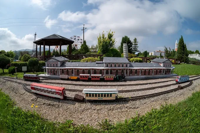 ŚWIAT MARZEŃ INWAŁD | Park Miniatur