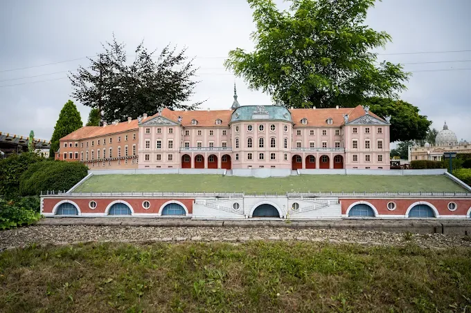 ŚWIAT MARZEŃ INWAŁD | Park Miniatur