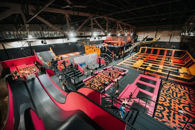 Hangar 646 Gocław Warszawa - park trampolin
