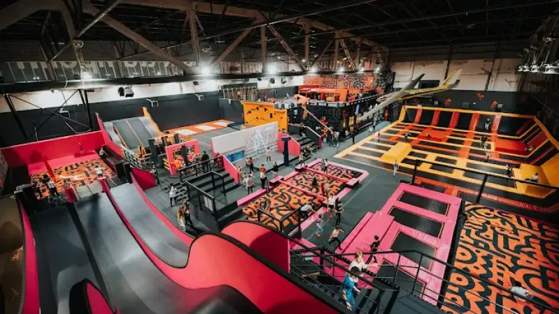 Hangar 646 Gocław Warszawa - park trampolin