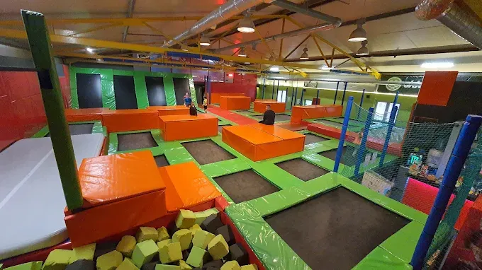 NEW AGE JUMP-rodzinny park trampolin