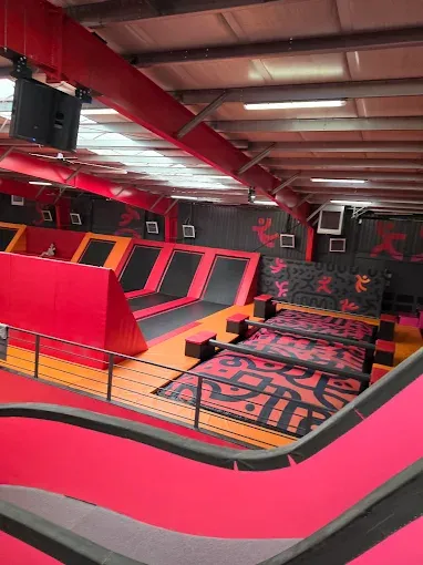 Hangar 646 Targówek Warszawa - park trampolin