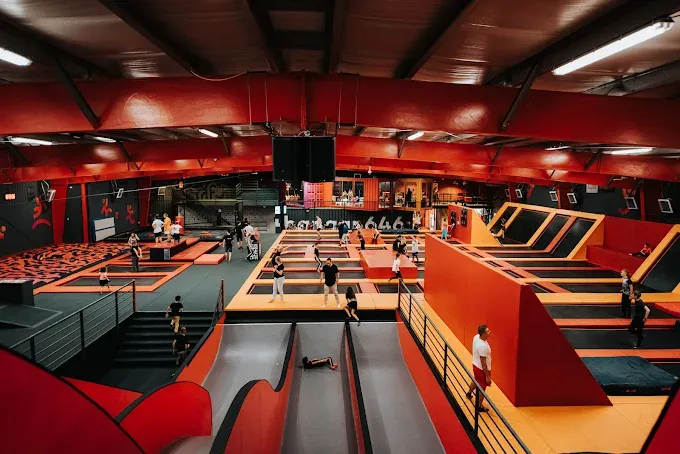 Hangar 646 Targówek Warszawa - park trampolin