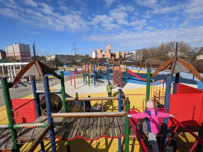 Hasanka - Plac Zabaw i Skatepark