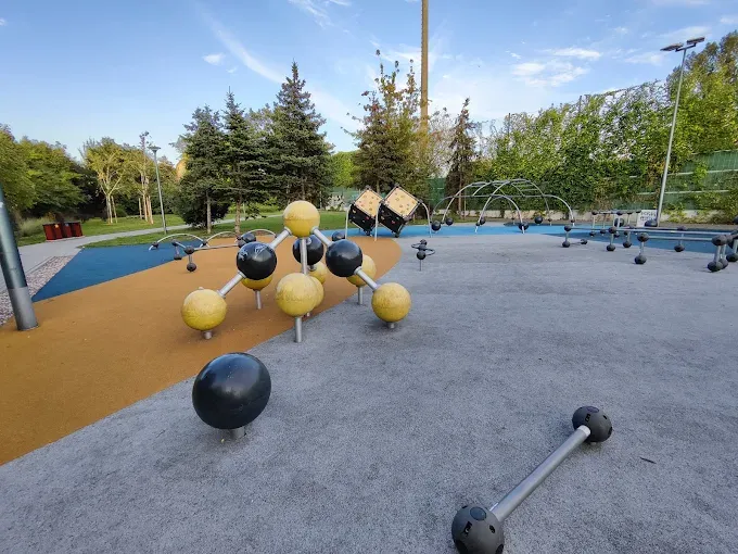 Hasanka - Plac Zabaw i Skatepark