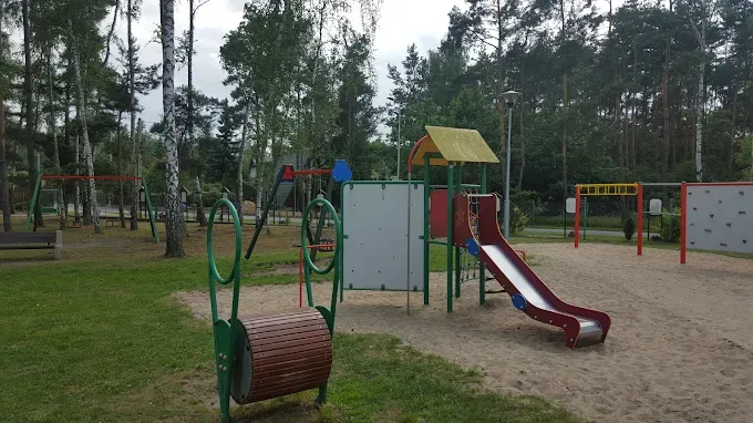 Plac zabaw i boisko sportowe