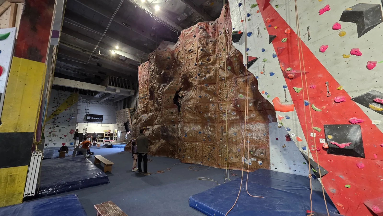 Centrum Wspinaczkowe Forteca, ul. Racławicka 60