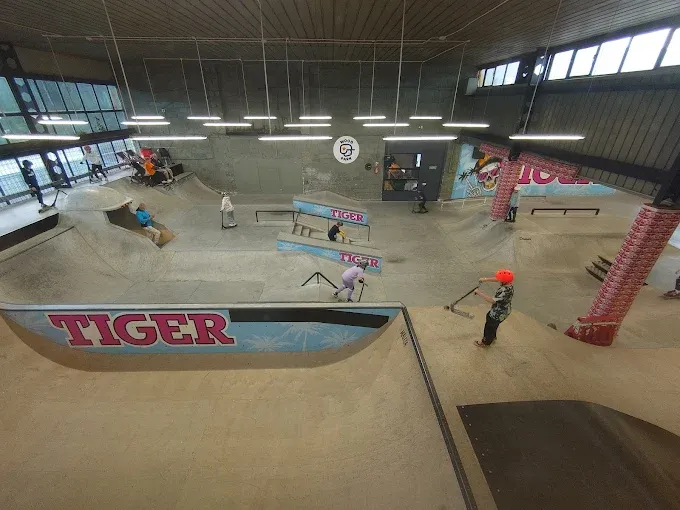 Całoroczny kryty skatepark Woodpark