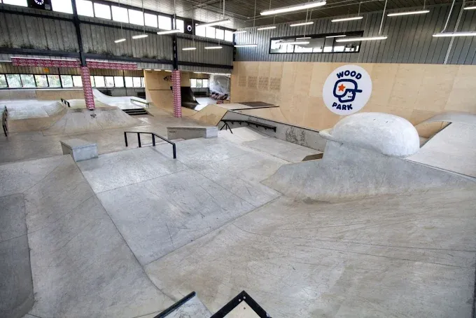 Całoroczny kryty skatepark Woodpark