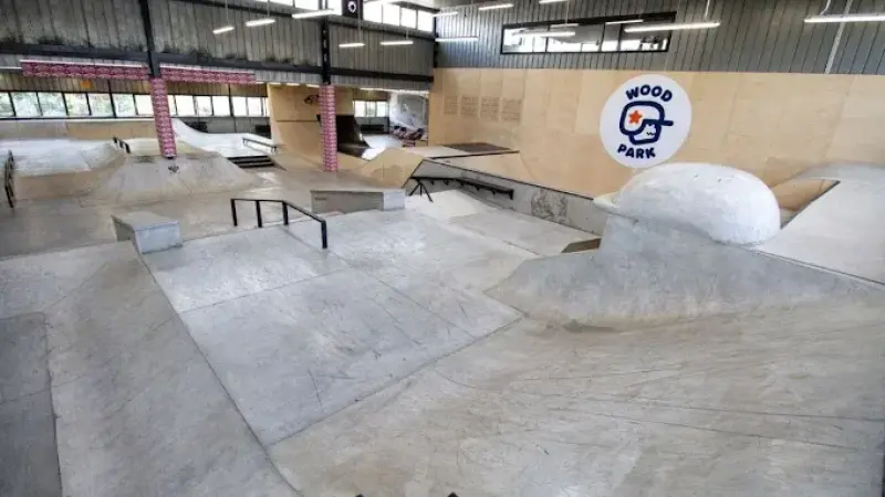 Całoroczny kryty skatepark Woodpark