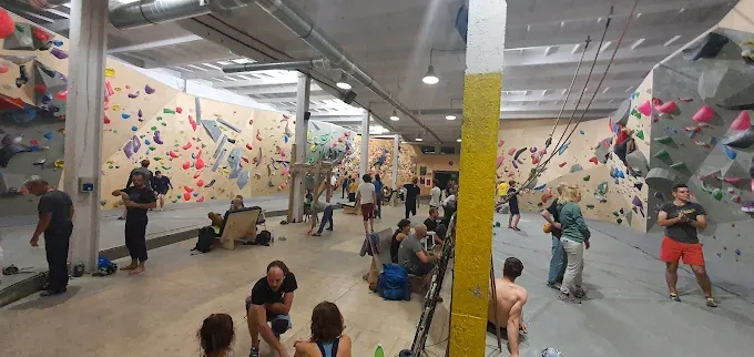 BRONX BOULDERING