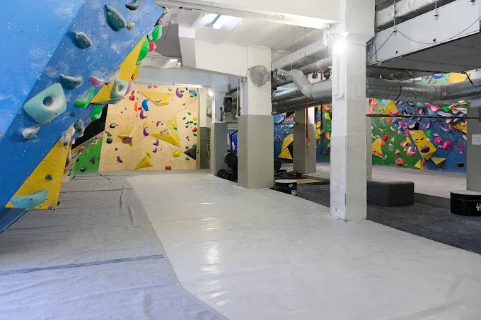 Crux Boulder