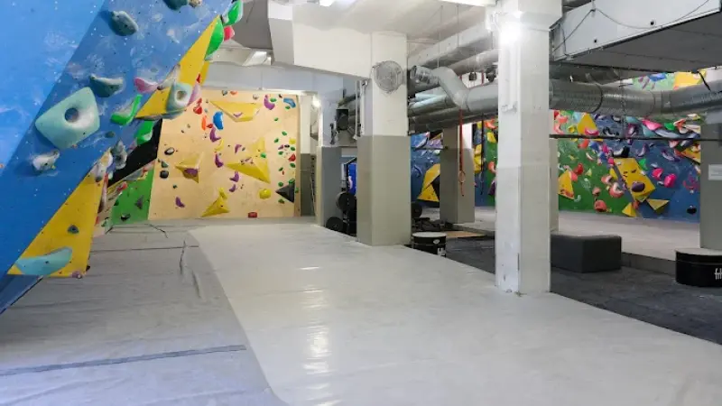 Crux Boulder