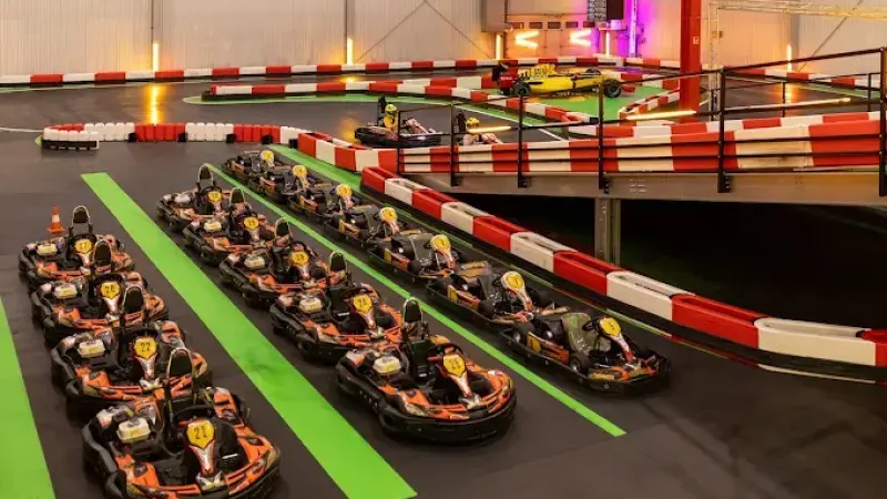A1Karting - Największy tor kartingowy, Szkoła kartingowa, Symulatory, Miasteczko ruchu