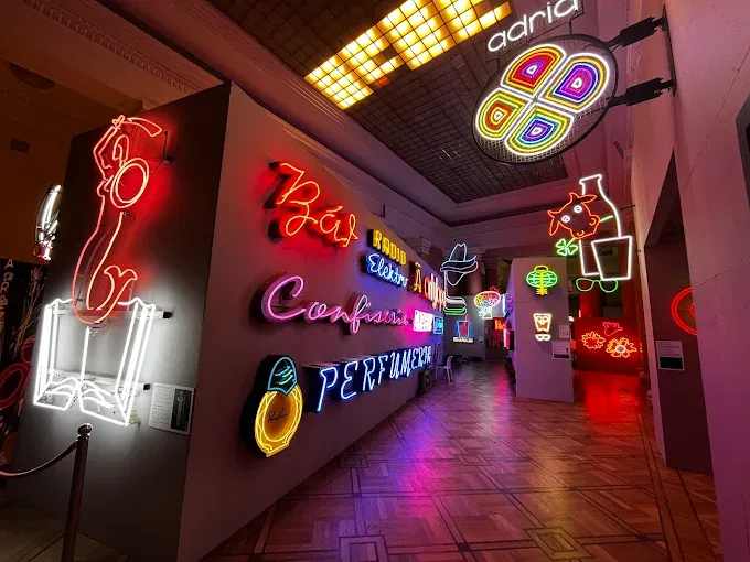 Neon Muzeum - Muzeum Neonów