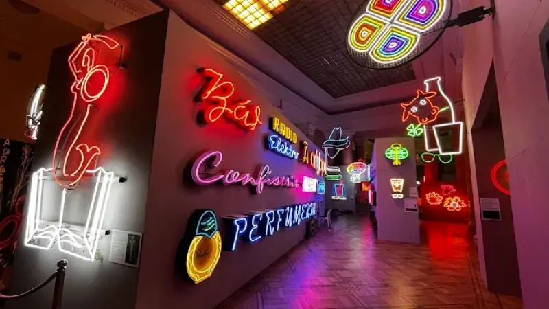 Neon Muzeum - Muzeum Neonów