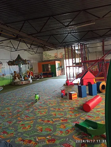 Farma Pony i Muzeum z PRL-u