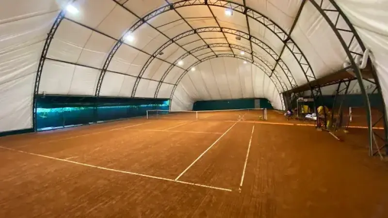 SMECZ – Korty tenisowe, Lekcje tenisa & Squash