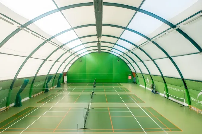Klub Ganador Sport - korty tenisowe, badmintonowe, boisko piłkarskie