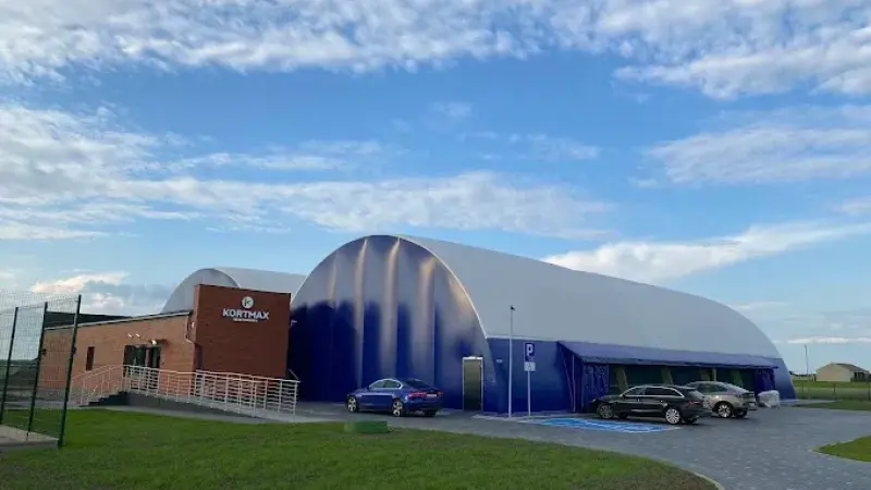 KORTMAX TENNIS & PADEL CLUB w Łaźniewku
