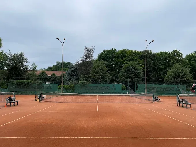 KORTY SPÓJNIA w Warszawie