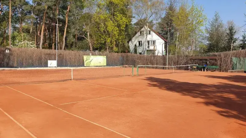 Radość 90. Klub tenisowy.