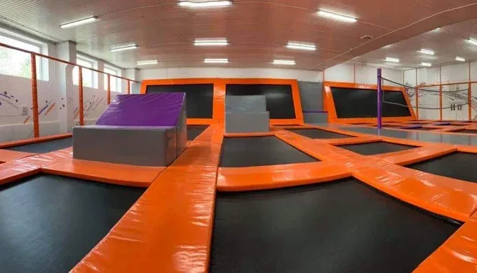 HOP EŁK - Park Trampolin, Dmuchańce, Sala Zabaw i Pixele