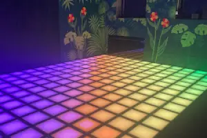 Pixel World Olsztyn Centrum Interaktywnych Gier/ Quiz Teleturniej na Żywo/ ART BOX