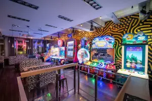Arcade Bee Olsztyn Stare Miasto (dawniej Ale Zebra)