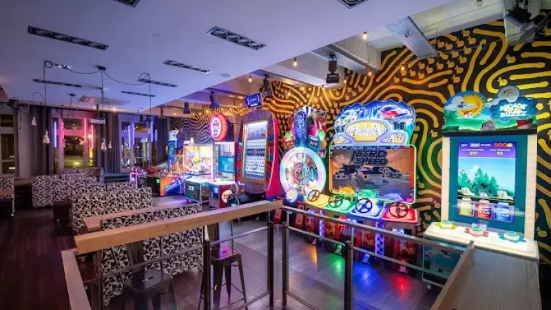 Arcade Bee Olsztyn Stare Miasto (dawniej Ale Zebra)
