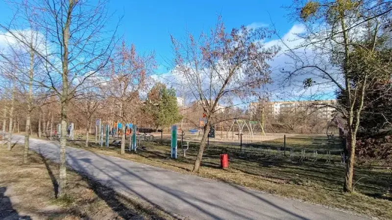MAJ plac zabaw i siłownia