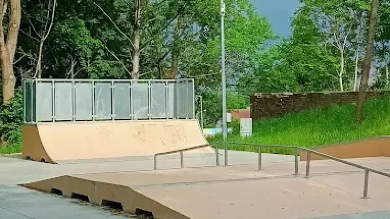 Skate Park oraz siłownia zewnętrzna, drążki do ćwiczeń z masą ciała