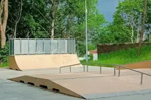 Skate Park oraz siłownia zewnętrzna, drążki do ćwiczeń z masą ciała