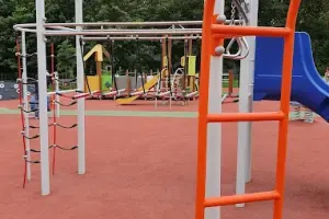 Plac zabaw, fontanna, skate park