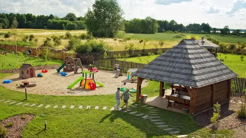 OSTOJA DWA JEZIORA Mazury Węgorzewo apartamenty, domki z jacuzzi lub z kominkiem