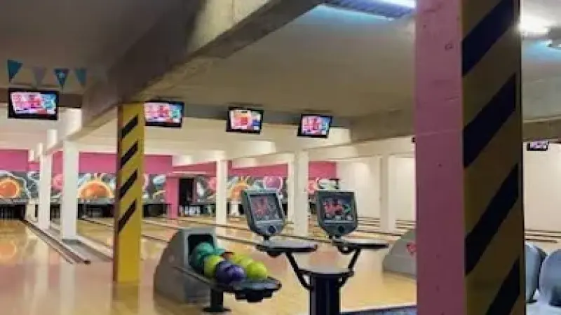 Kręgielnia na Jarotach ( Family Bowling Center - TEN#CODE )