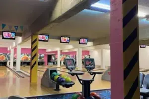 Kręgielnia na Jarotach ( Family Bowling Center - TEN#CODE )