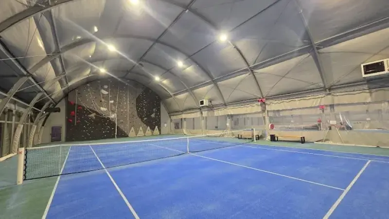 Renosport - CAŁOROCZNE KORTY TENISOWE