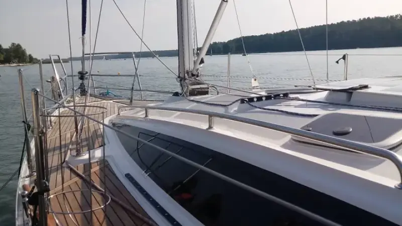 Rejsy ze sternikiem na Mazurach, Makabo Yacht