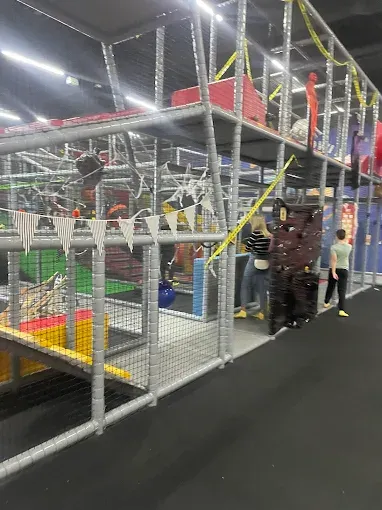 Park Rozrywki #KochamSkakac Trampoliny Radom ( wjazd od ul. Białej)