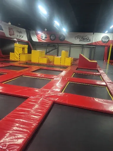 Park Rozrywki #KochamSkakac Trampoliny Radom ( wjazd od ul. Białej)